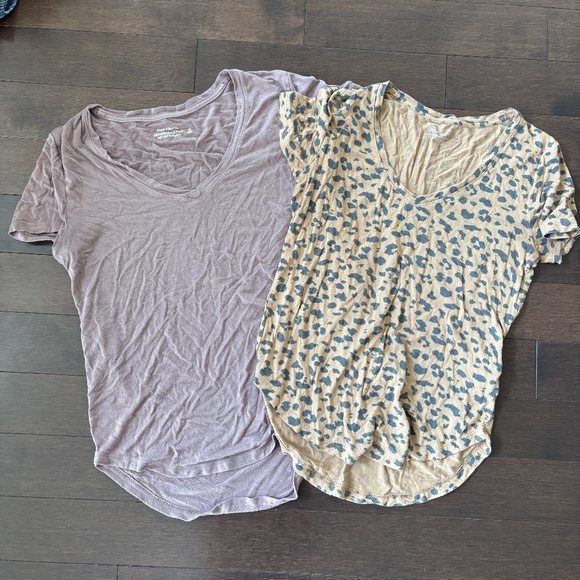 Abercrombie & Fitch drapey fit T-shirts - Picture 1 of 3